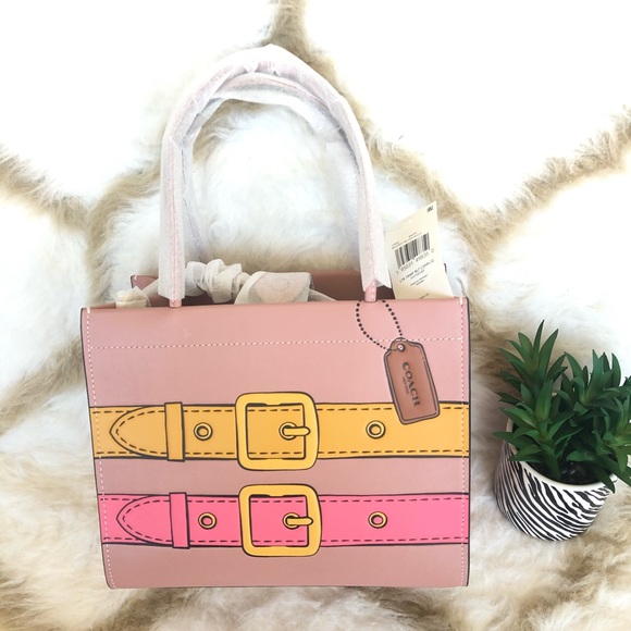 Coach Cashin Carry 22 C9814 Trompe L'oeil Print - Spring 2022 Runway Collection - Picture 13 of 16